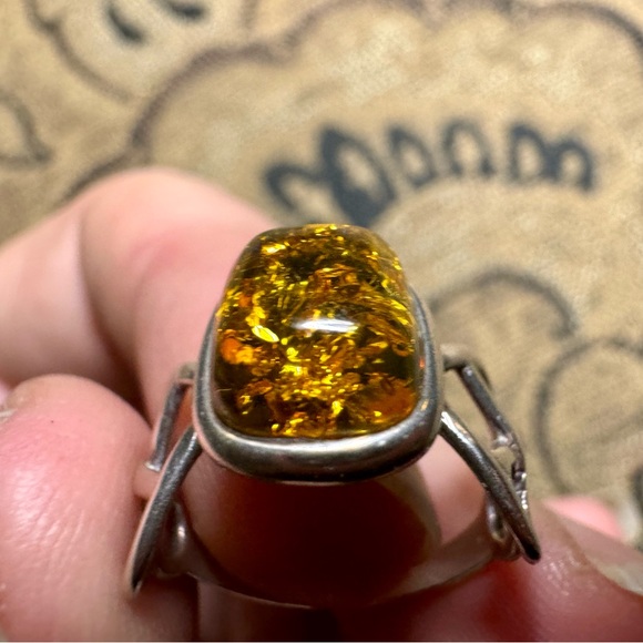 Silver and amber ring. - Picture 17 of 17